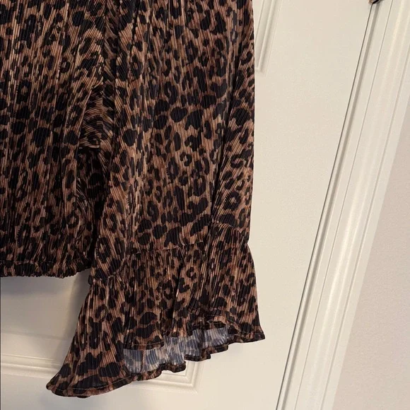 She + Sky Animal Print Flared Sleeve Blouse - Picture 3 of 6